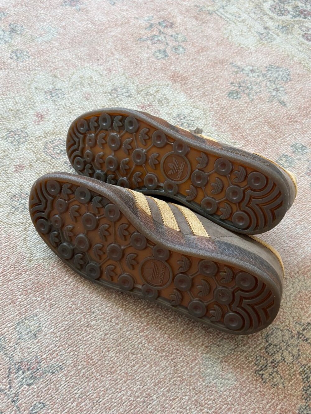 BRAND NEW Adidas Gazelle - Picture 2 of 5